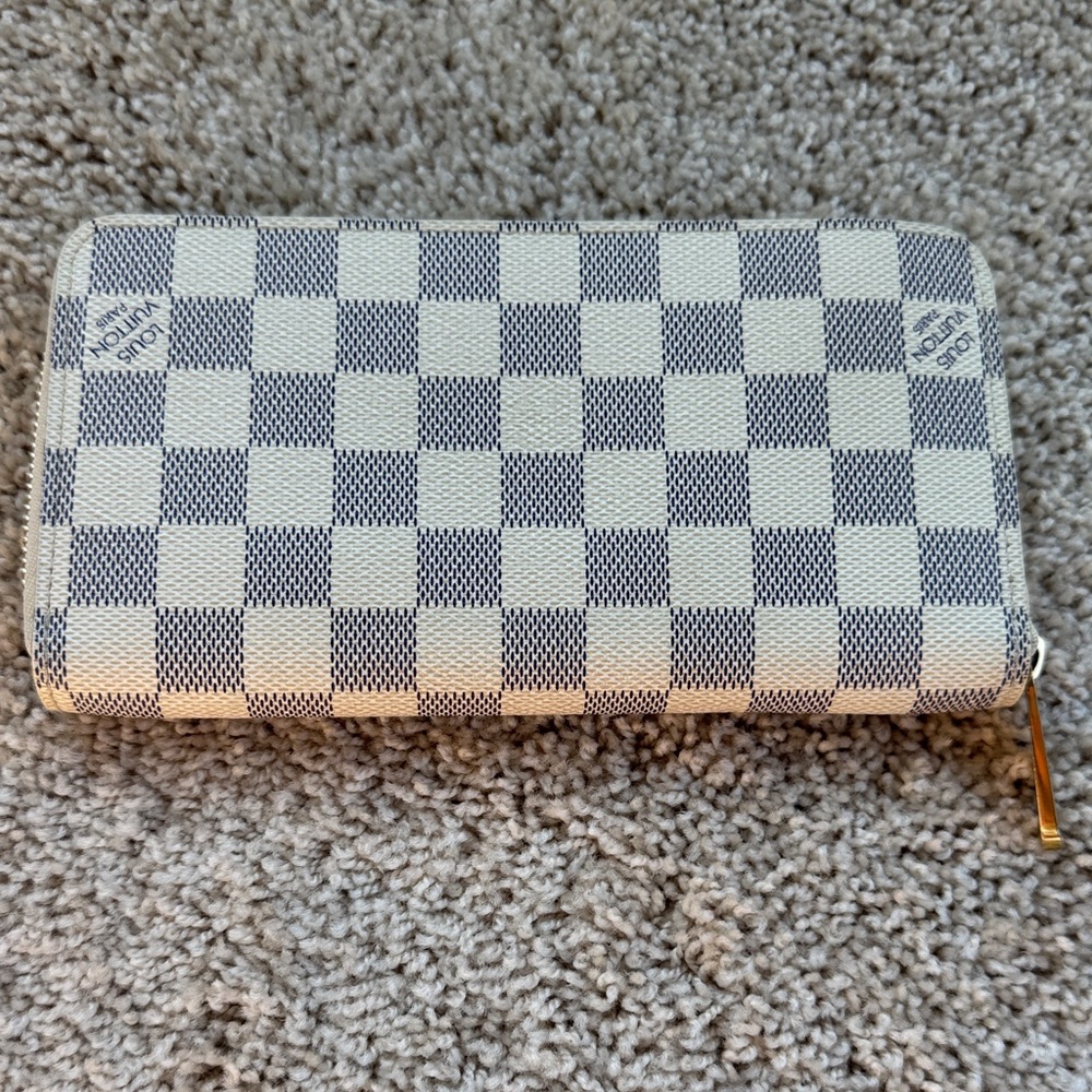 Louis Vuitton Damier Checkered Wallet in Gray and Cream